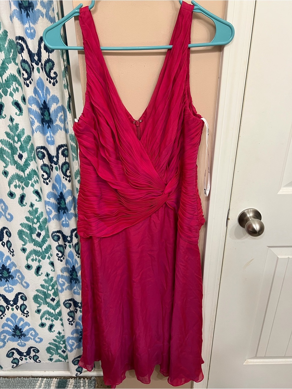 Sleeveless Fuchsia V-Neck Midi Dress with Twisted Pleat Detail